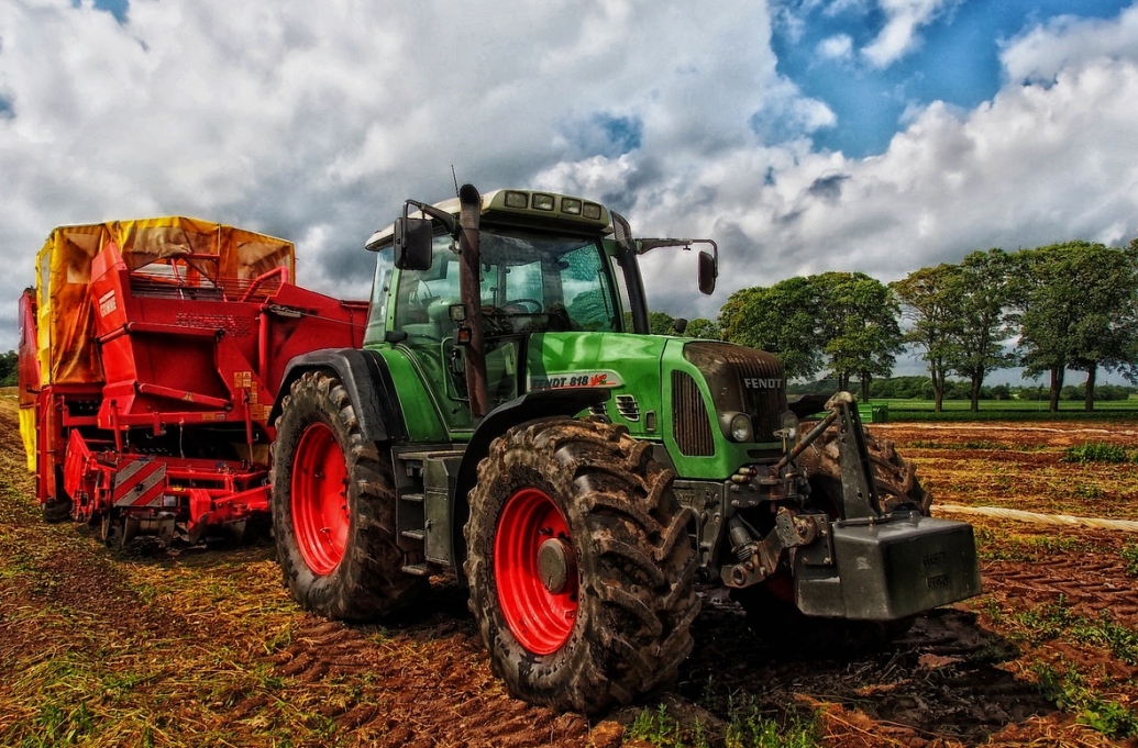 Trendy w rejestracji nowych ciągników rolniczych – analiza wyboru marek i mocy przez rolników