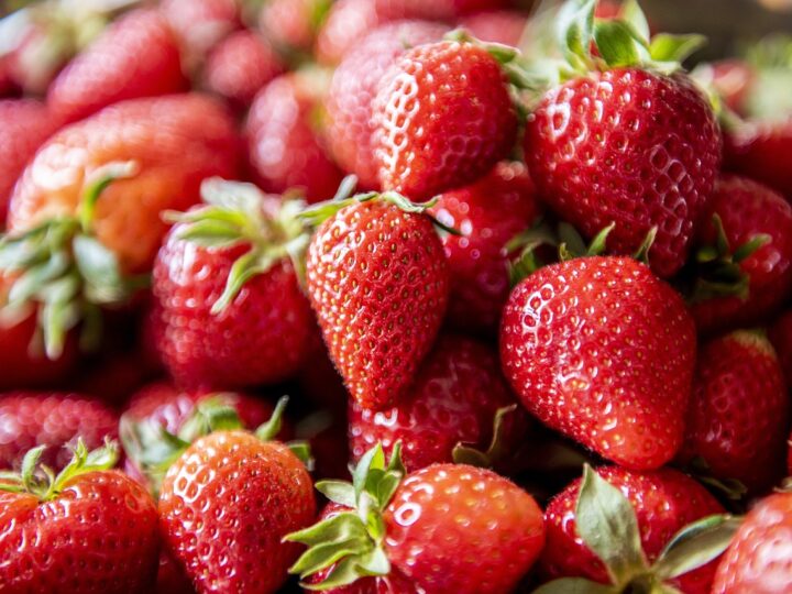 Jak podlewać truskawki, by cieszyć się owocnymi plonami?