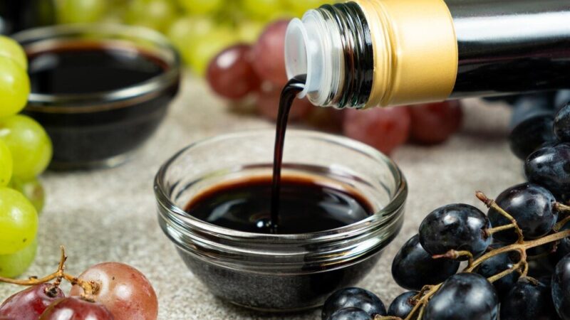Ocet balsamiczny w kuchni: właściwości i zastosowanie