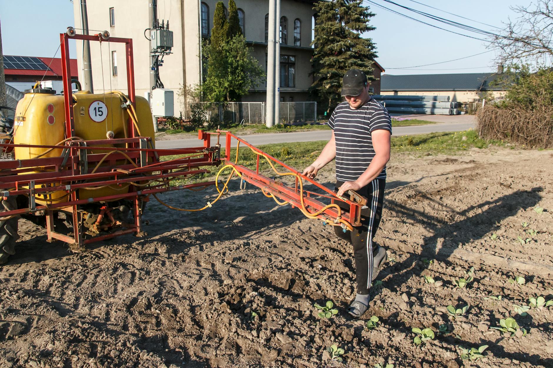 Odkażanie gleby przed siewem – mechanizmy działania, efekty i odpowiedzialne praktyki